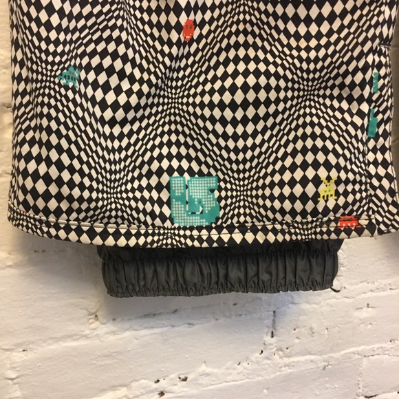 Burton boys cargo ski pants black & white space invaders size 10 12 - Picture 4 of 9